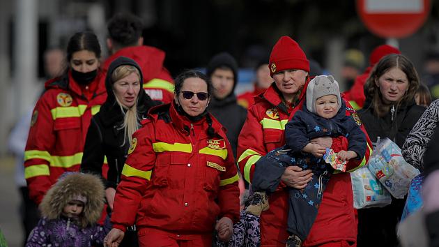 Pelo menos 150.000 ucranianos fugiram para países vizinhos