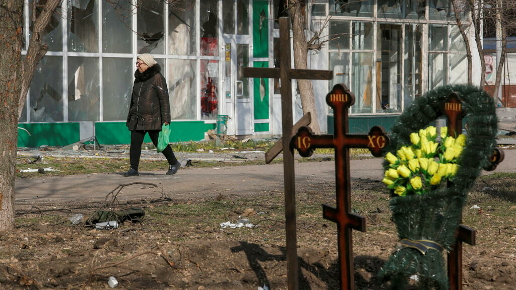 "300 pessoas terão morrido no bombardeamento ao teatro de Mariupol"