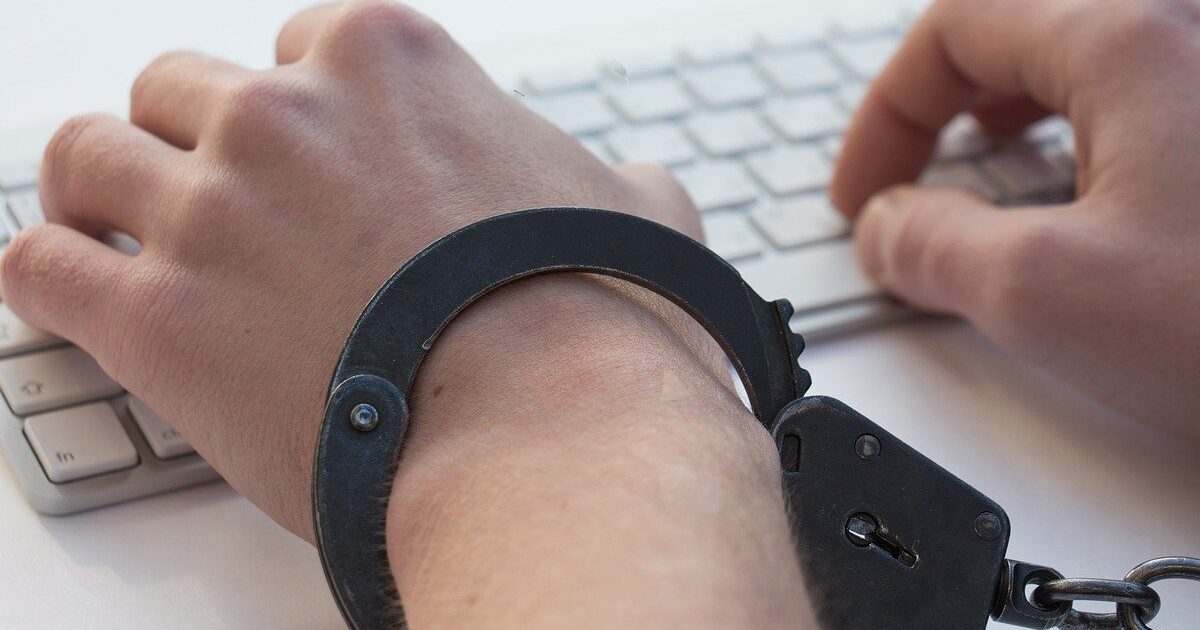 EUA prendem hackers ligados ao REvil e recuperam US$ 6 mi