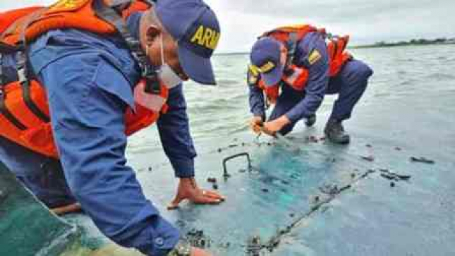 Marinha intercepta submarino com quatro toneladas de cocaína