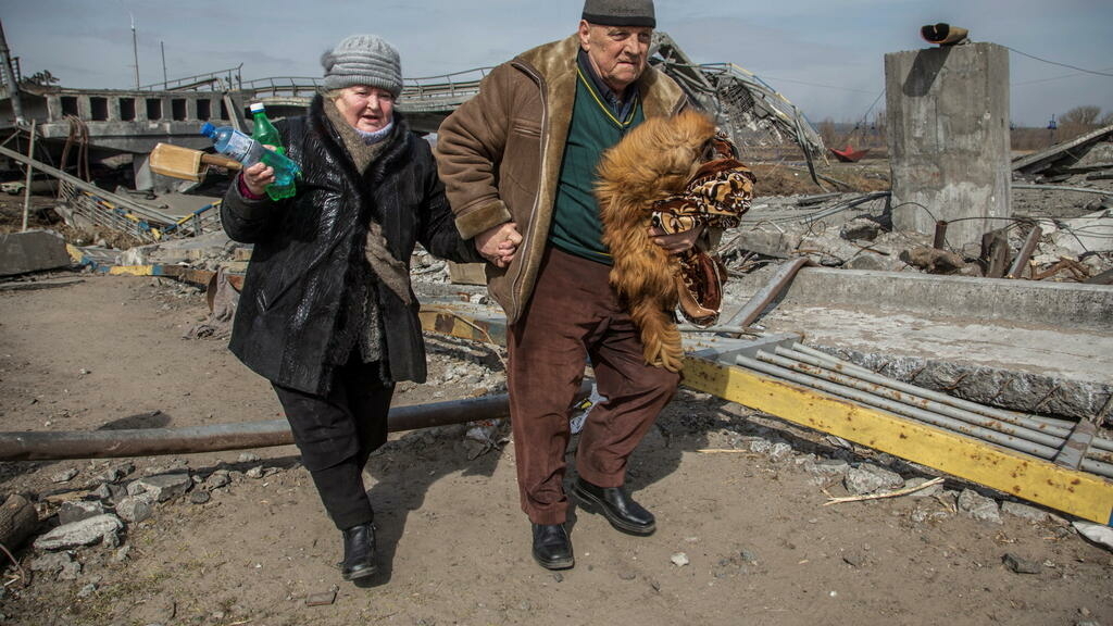 dezenas de civis retirados da metalúrgica Azofstal em Mariupol