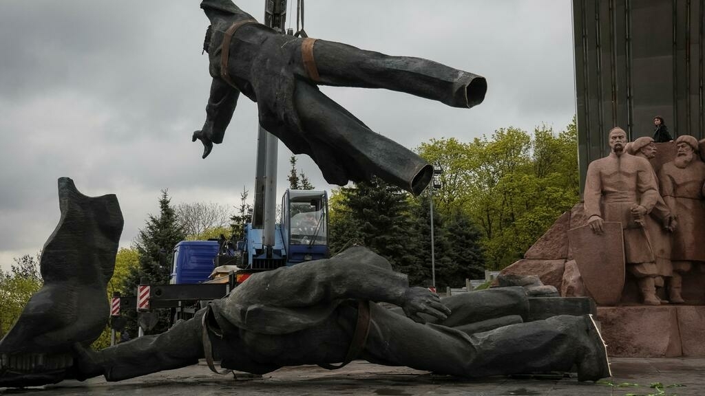 Ucrânia recebe Guterres, população de Kiev tenta voltar a casa