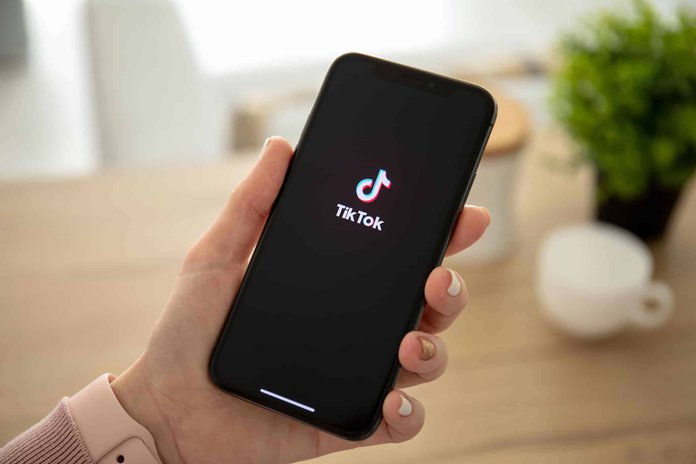 TikTok vai passar a mostrar conteúdo local
