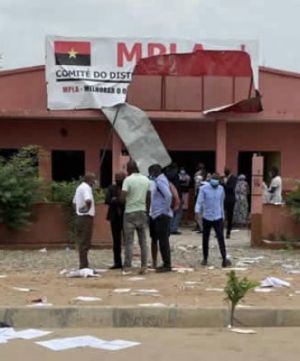 Julgamento dos jovens acusados de incendiar Comité do MPLA no Benfica retomado hoje