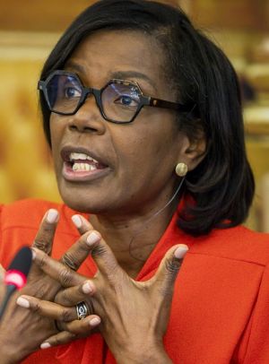 Francisca Van-Dúnem questionou PR sobre "ossadas erradas" do irmão e da cunhada