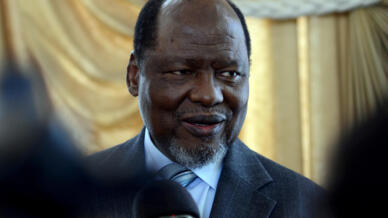 Moçambique: Chissano pede "calma e diálogo" aos médicos grevistas