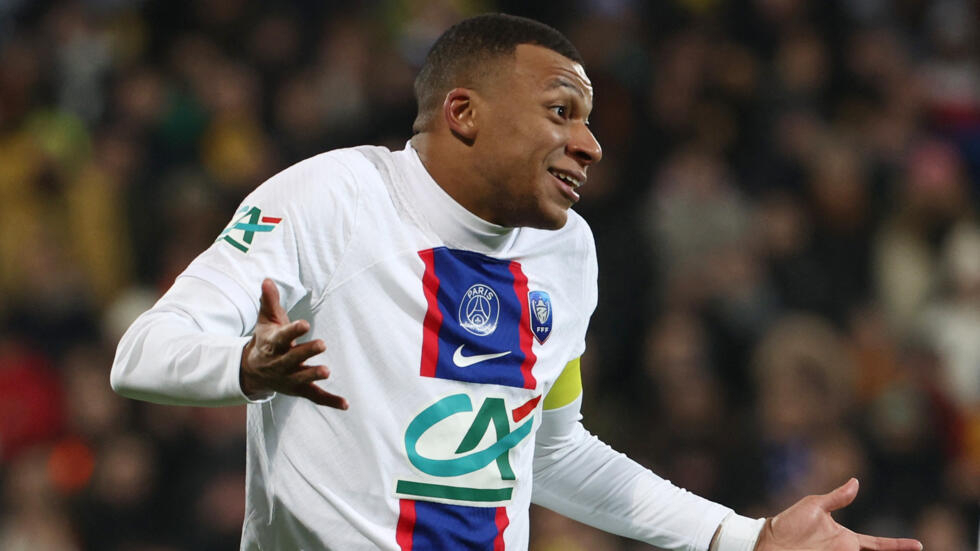 Paris Saint-Germain regressou aos triunfos, mas perdeu Mbappé