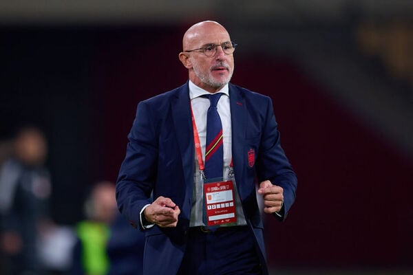 Os meninos à volta de la Fuent