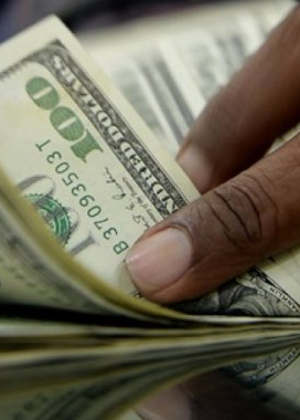 Angola gasta anualmente milhares de milhões de dólares a pagar a sua dívida