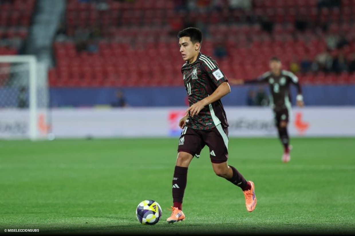 Mexicano torna-se o 6º mais novo de sempre a jogar em Mundiais e fica à beira de Pelé