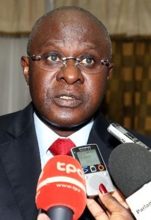 País continua vulnerável às oscilações no preço do petróleo - Manuel Nunes Junior