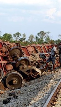 Uma semana para recuperar linha ferroviária no centro de Angola após descarrilamento