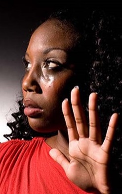 Mulher espanca e mata rival por ciúmes