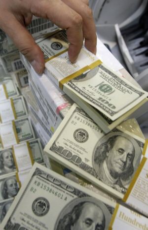 Cada angolano deve 1.342 USD ao estrangeiro