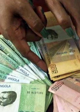 Depois da desvalorização do Kwanza, instalou-se a especulação