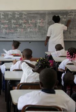 Angola pondera contratar professores cabo-verdianos