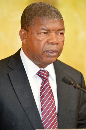 Presidente angolano quer embaixadores atentos à política internacional