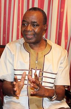 Marcolino Moco elogia José Eduardo dos Santos