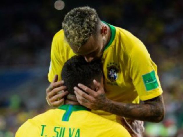 Neymar se rende a Thiago Silva em post nas redes sociais e diz: "Você merece"