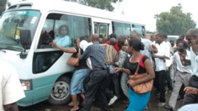  transporte de passageiros em 12 rotas que ligam o centro da cidade de Maputo à periferia será confiado a três entidades até ao final deste ano.