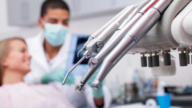 DENTISTAS PORTUGUESES ENSINAM TÉCNICA INOVADORA EM MOÇAMBIQUE