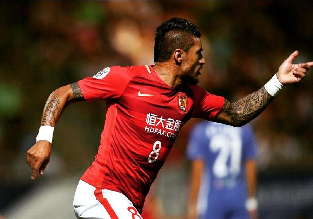 Conversas entre o Guangzhou Evergrande e o time catalão prosseguem; volante gostou da proposta espanhola