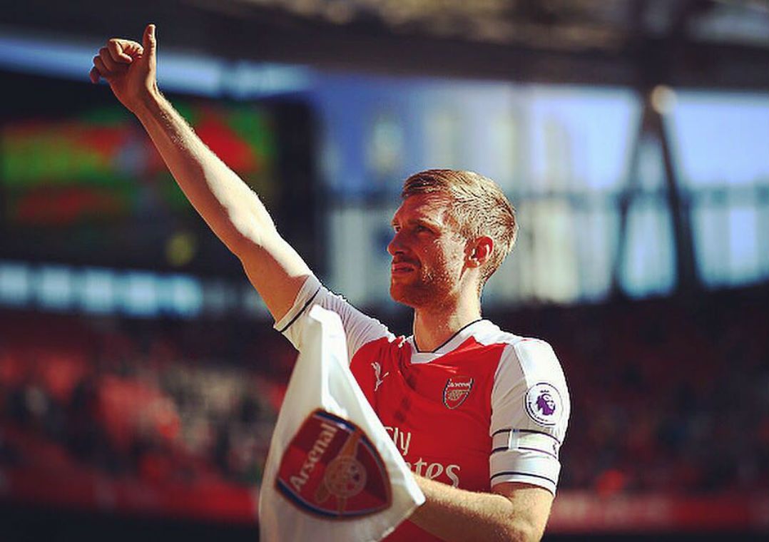 Temporada 2017/18 será a última do zagueiro alemão como atleta profissional; clube fez anúncio