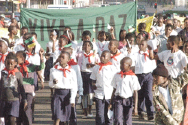 ISAURA NYUSI ORIENTA EM MAPUTO CERIMÓNIAS DO DIA INTERNACIONAL DA CRIANÇA