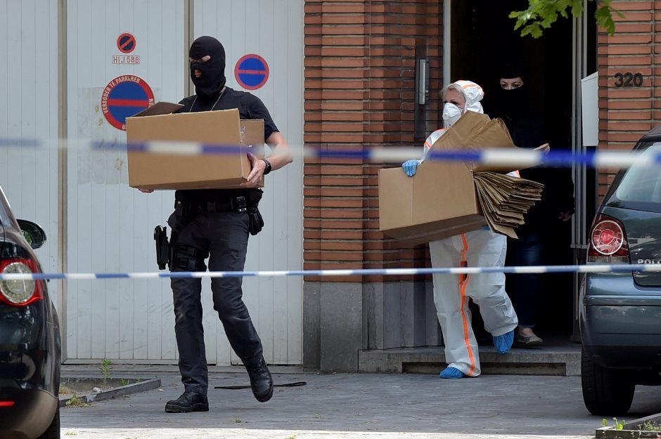 Homem detonou uma carga explosiva na estação central de Bruxelas