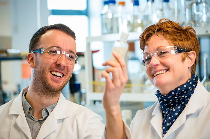 Uma solução promissora para a poluição causada por microesferas plásticas em rios e oceanos do mundo