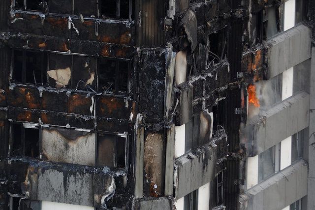 Torres usam material similar ao que estava no prédio incendiado