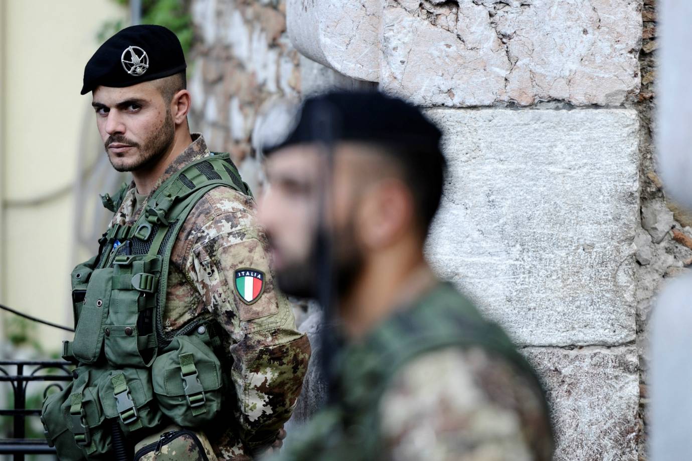 10º.Itália
Efetivo (ativo e reserva)	362 mil
Orçamento	34 bilhões de dólares
Tanques	200
Aeronaves	822
Porta-aviões	2
Submarinos	7
Classificação em 2016	10º