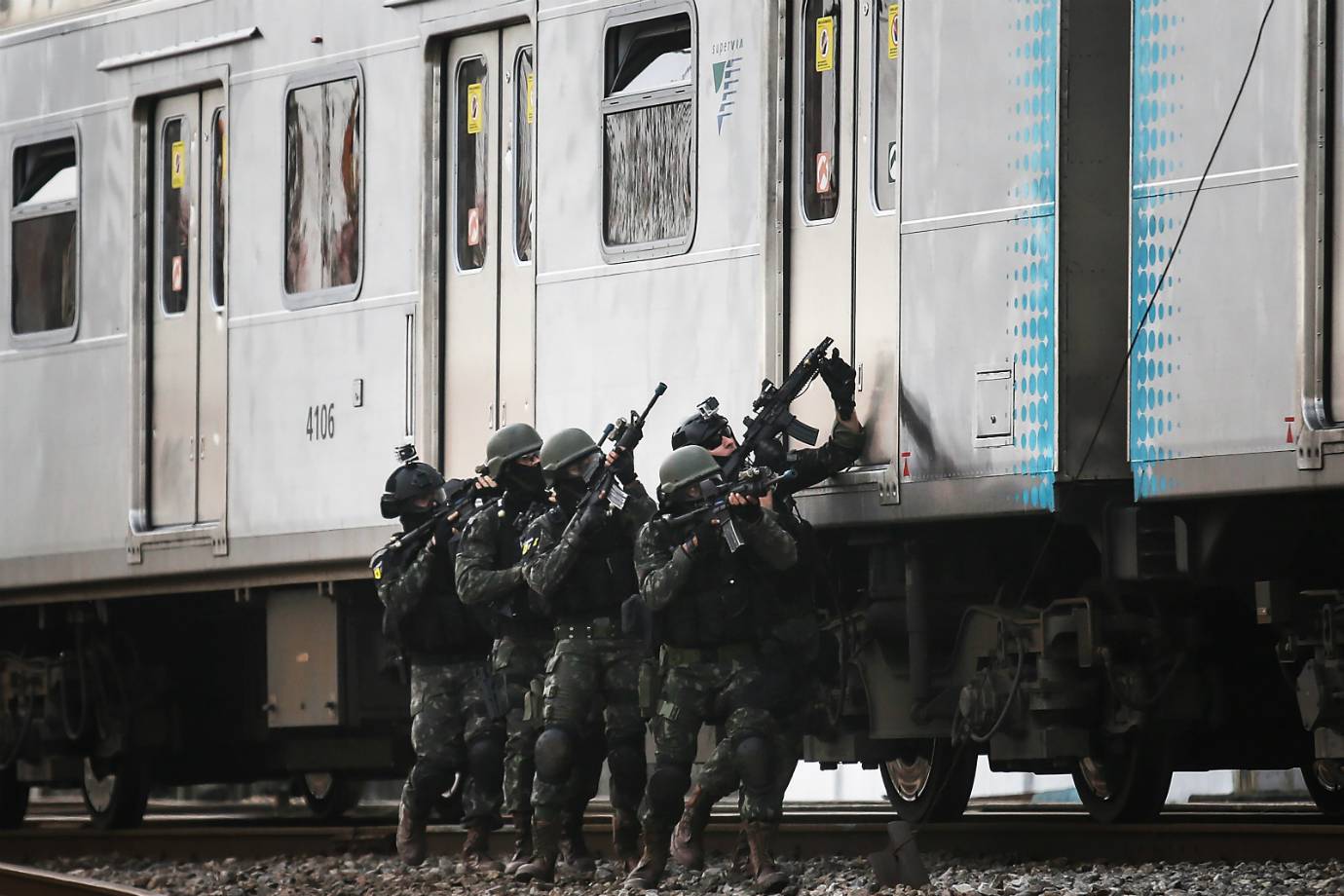 17º.Brasil
Efetivo (ativo e reserva)	2,1 milhões
Orçamento	24,5 bilhões de dólares
Tanques	469
Aeronaves	697
Porta-aviões	0
Submarinos	5
Classificação em 2016	15º