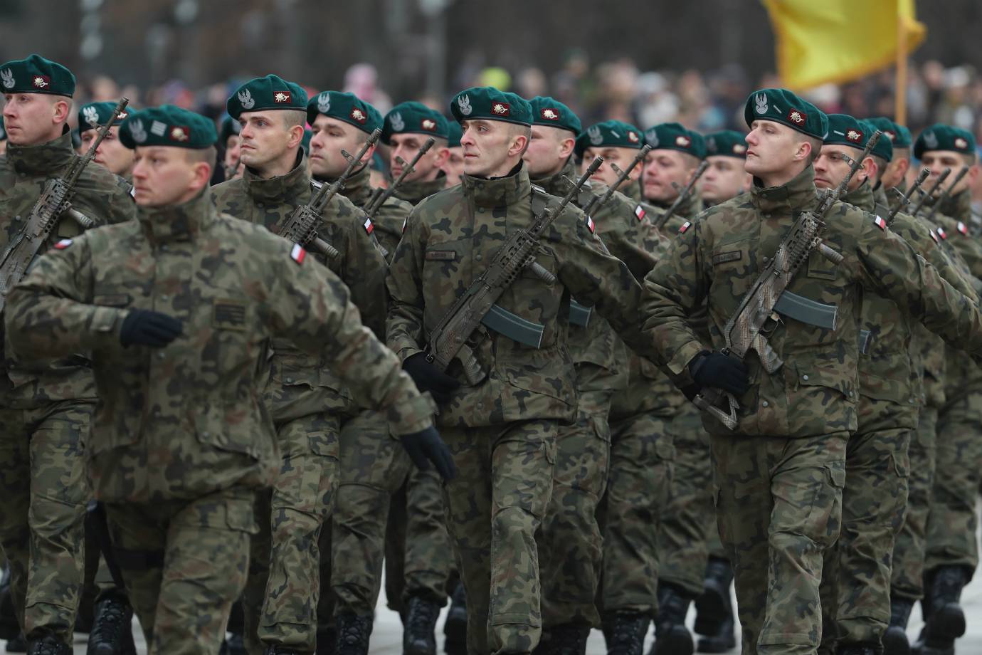 18º.Polônia
Efetivo (ativo e reserva)	527 mil
Orçamento	9,3 bilhões de dólares
Tanques	1.065
Aeronaves	465
Porta-aviões	0
Submarinos	5
Classificação em 2016	18º