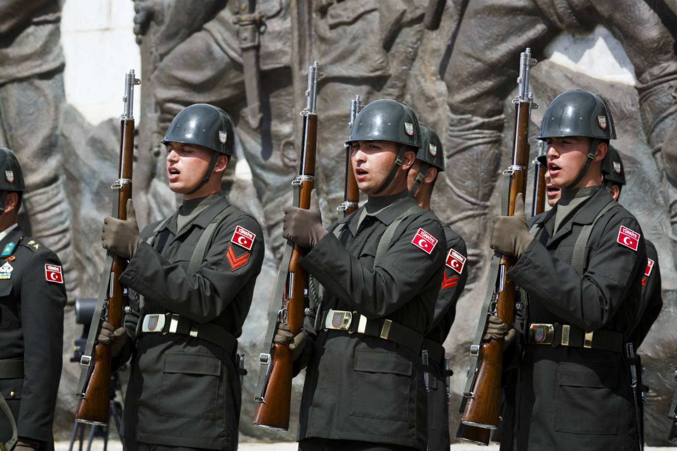 8º.    Turquia
Efetivo (ativo e reserva)	596 mil
Orçamento	8,2 bilhões de dólares
Tanques	2.445
Aeronaves	1.018
Porta-aviões	0
Submarinos	12
Classificação em 2016	8º