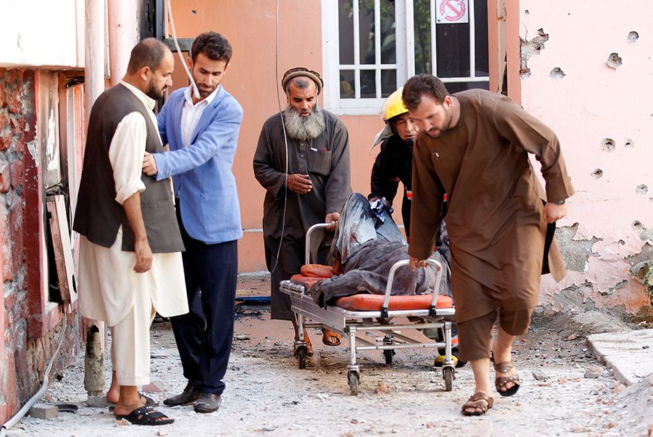 Ao menos quatro pessoas teriam morrido na ação, sendo dois suicidas e dois militantes