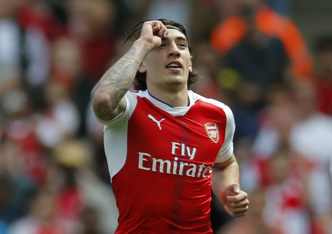 Fã do Tottenham encontrou com Bellerin nas ruas de Londres e não perdoou o fato dos Gunners não terem se classificado para a próxima edição da Liga dos Campeões