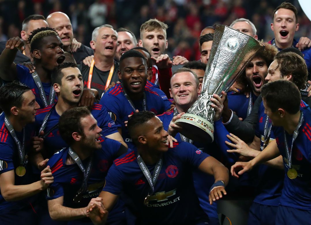 Time de Manchester faz 2 a 0 no Ajax sem grandes dificuldades e levanta taça inédita pro clube