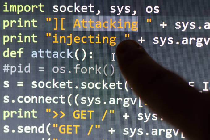 Os pesquisadores lutam para encontrar os primeiros vestígios do vírus, acreditando que detectar o "paciente zero" pode ajudar a identificar os criminosos