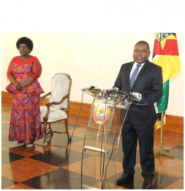 MEMBROS DO CORPO DIPLOMÁTICO E CÔNJUGES APRESENTAM CUMPRIMENTOS AO CHEFE DO ESTADO E ESPOSA