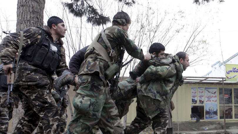 Na véspera, insurgentes se entrincheiram em um prédio próximo ao consulado indiano na cidade de Mazar-i-Sharif.