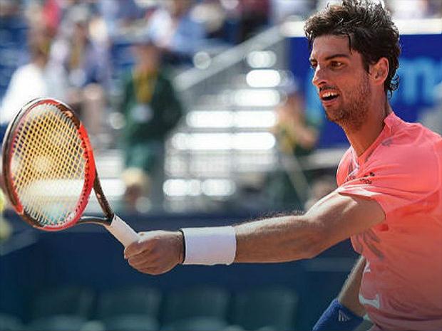 Tenista brasileiro foi derrotado na chave de simples do torneio de Brisbane pelo belga, por 2 sets a 0, duplo 6/4