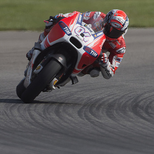 Andrea Dovizioso chegou mais perto no Qatar, perdendo por apenas 0.174as.