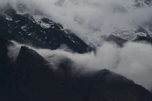 O projeto teria coberto os distritos de Dolakha e Ramechhap, que sofreu graves danos quando um forte terremoto atingiu Nepal em abril passado, matando cerca de 8.900 pessoas.