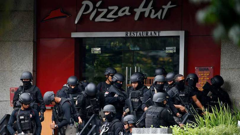 Restaurante da Pizza Hut próximo a atentado em Jacarta, Indonésia