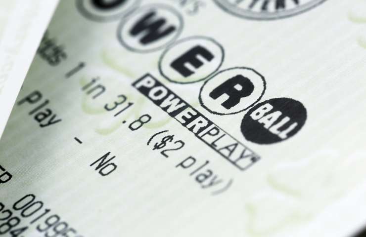 Isso significa que você tem um 1 em 292 milhões chance de ganhar. Então, o quão improvável é que?