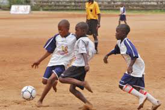  Nas meias–finais, Nsalene afastou Polana Cimento por um–zero, o mesmo resultado com que a Unidade 7 ganhou ao Aeroporto.