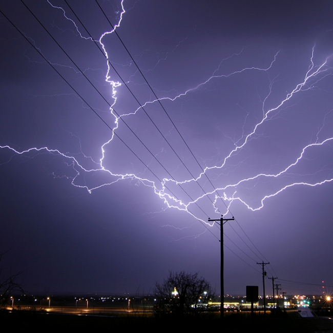 As vítimas mortais residiam nos bairros Heróis moçambicanos e Mamahonha, onde as descargas, acompanhadas de chuva e ventos fortes se sentiram com maior incidência.