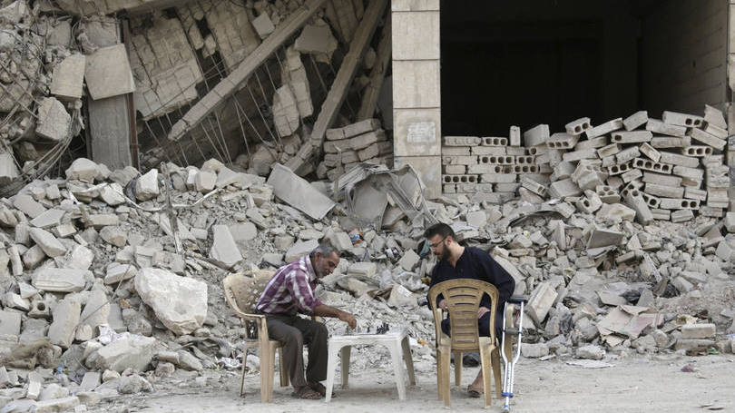 Síria: "Quando o regime começou a atacar as cidades com seus aviões e helicópteros, os ativistas se perguntaram como poderiam proteger os civis"