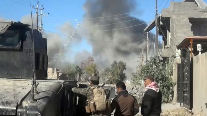 Bombas e armadilhas foram retardando seu avanço, dizem oficiais do exército.